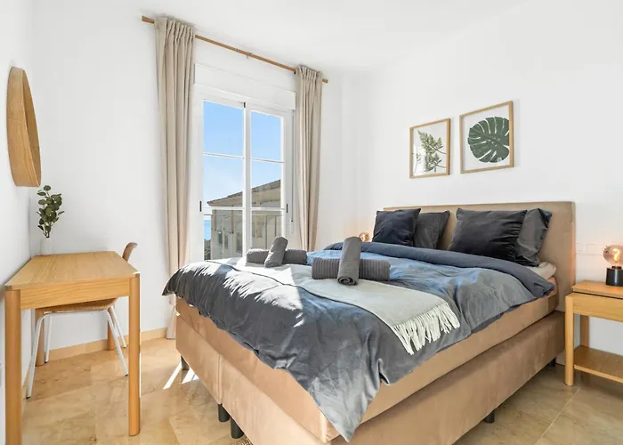 Modern 4-kamerappartment Met Zee- & Bergzicht Appartement